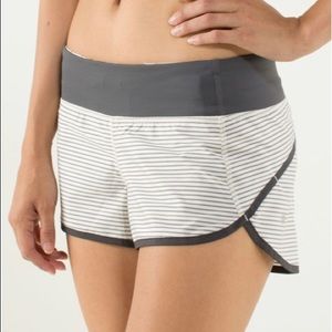 LULU LEMON SHORTS / low price / stripe pattern / dark grey and white /